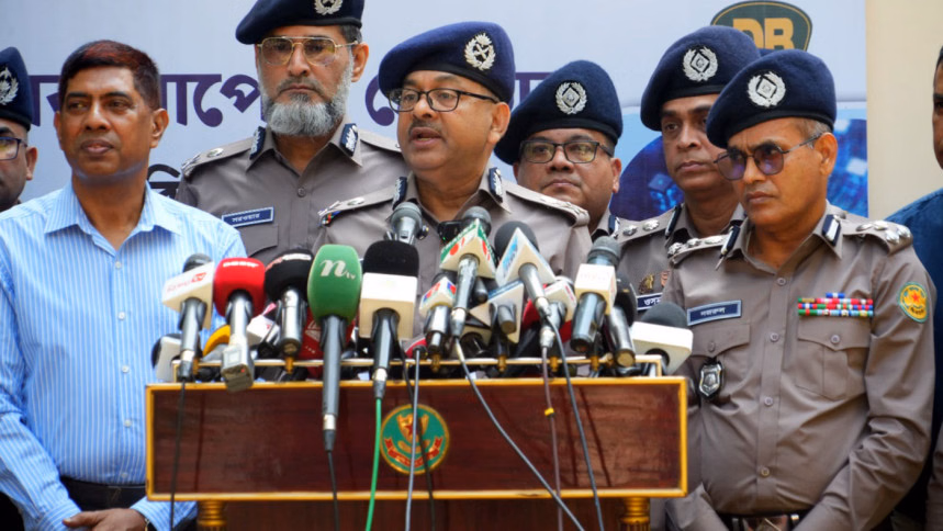 জনগণ মোটেও আতঙ্কিত না, এভরিথিং ইজ ভেরি নরমাল : ডিএমপি কমিশনার