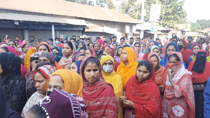 গাজীপুরে পোশাক কারখানা বন্ধ, শ্রমিকদের বিক্ষোভ