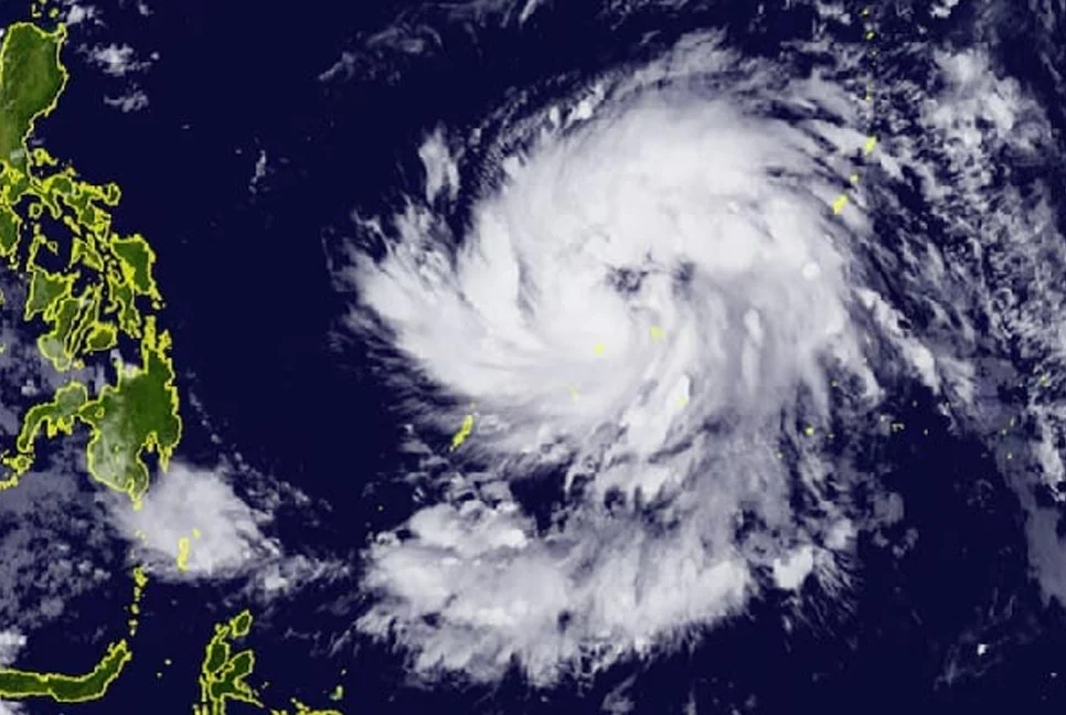 ধেয়ে আসছে সুপার টাইফুন ‘ফাং-ওয়ং’