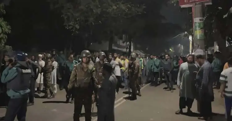 রাজধানীর আলিয়া মাদরাসায় দফায় দফায় সংঘর্ষ, আহত বেশ কয়েকজন