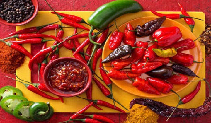 অতিরিক্ত ঝাল খাবার: লুকানো স্বাস্থ্যঝুঁকির সতর্কবার্তা