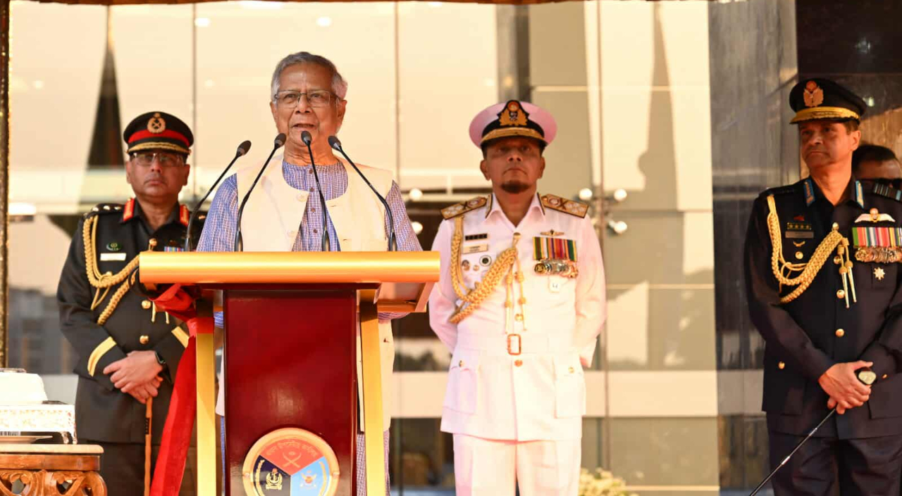 নির্বাচনের মাধ্যমে নতুন বাংলাদেশের পথে যাত্রা করব : প্রধান উপদেষ্টা