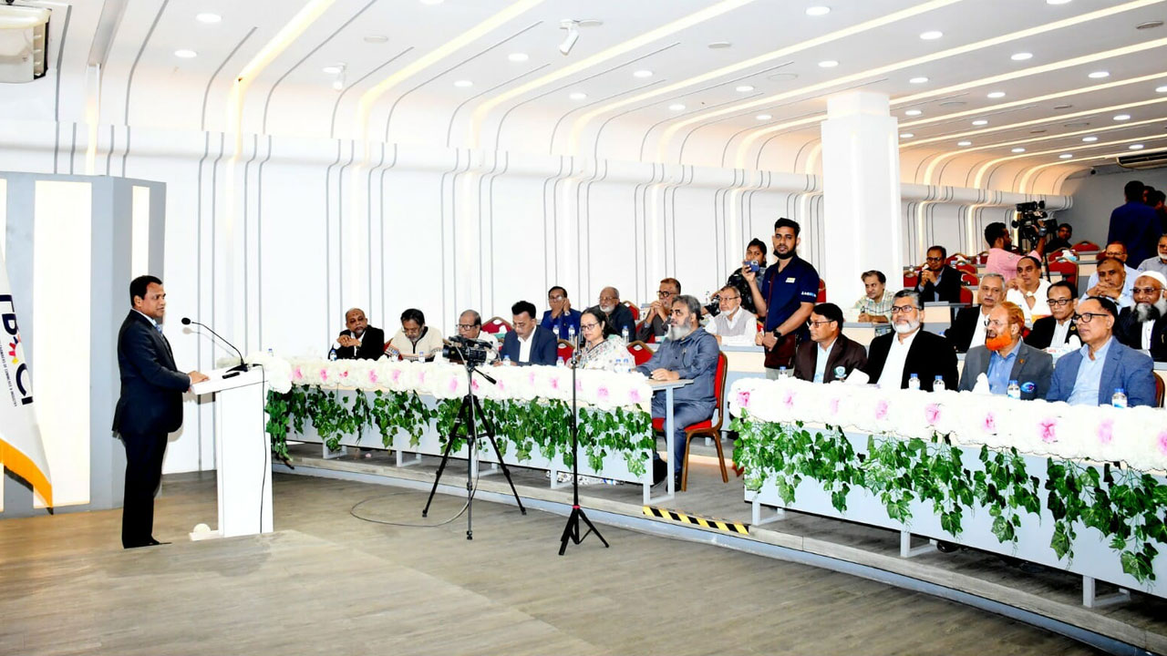 লাইসেন্স জটিলতায় আটকা স্বাস্থ্যসেবা ও ওষুধ শিল্পের বিনিয়োগ