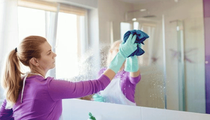 আয়নাতে পড়া দাগ দূর করার ঘরোয়া উপায়