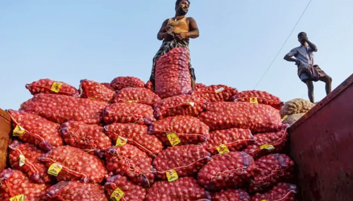 পেঁয়াজ কিনছে না বাংলাদেশ, কাঁদছেন ভারতের ব্যবসায়ীরা