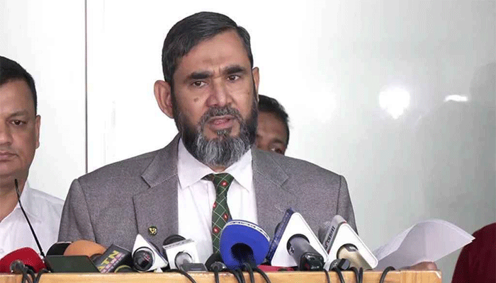 প্রবাসীকে বাদ দিয়ে অন্তর্ভুক্তিমূলক নির্বাচন কীভাবে হয়, প্রশ্ন ইসি সানাউল্লাহর