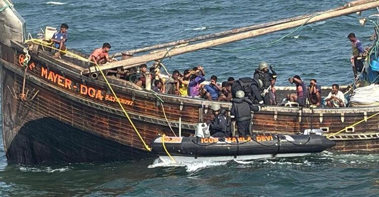 বাংলাদেশের তিন নৌকাসহ ৭৯ জেলেকে ধরে নিয়ে গেছে ভারতের কোস্টগার্ড