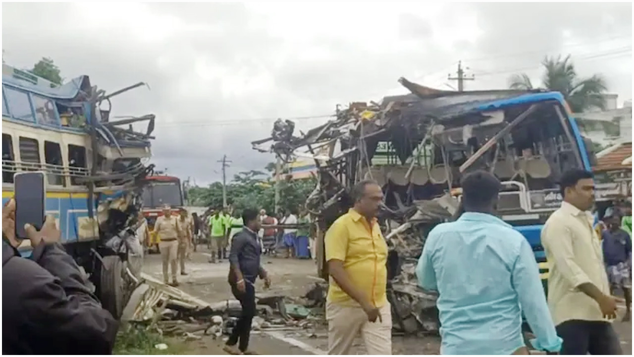ভারতে দুই বাসের মুখোমুখি সংঘর্ষে নিহত ৬, আহত ২৮