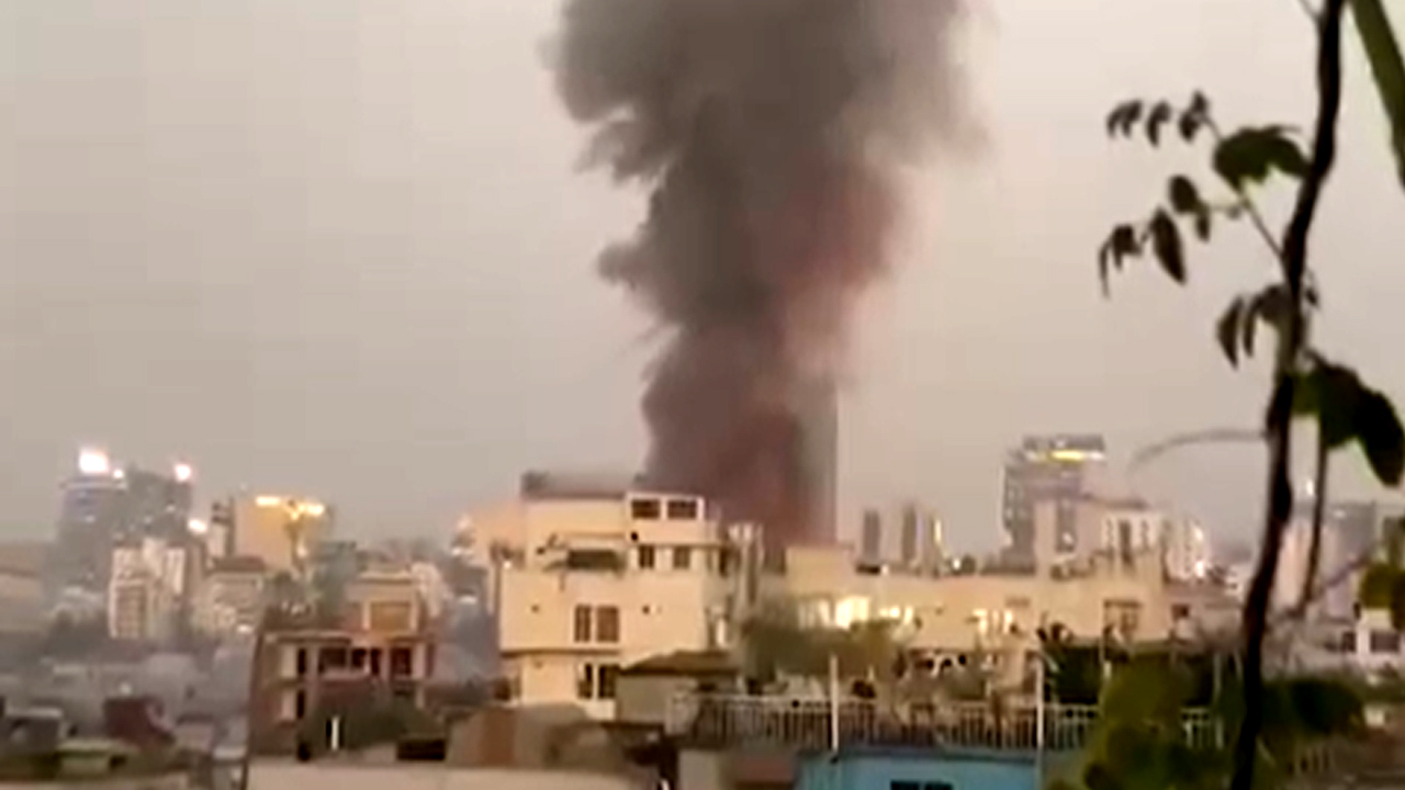 কড়াইল বস্তিতে ভয়াবহ আগুন, নিয়ন্ত্রণে ১১ ইউনিট