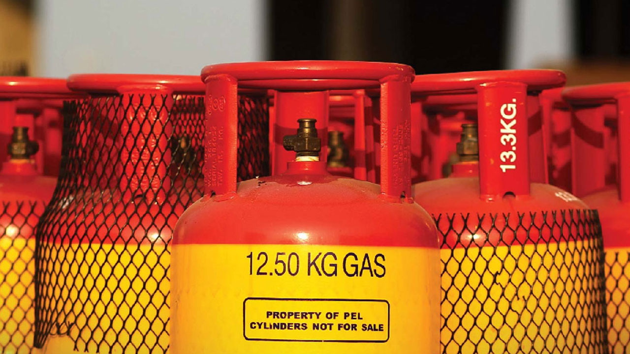 ১২ কেজি এলপিজি সিলিন্ডারের দাম কমলো ২৬ টাকা
