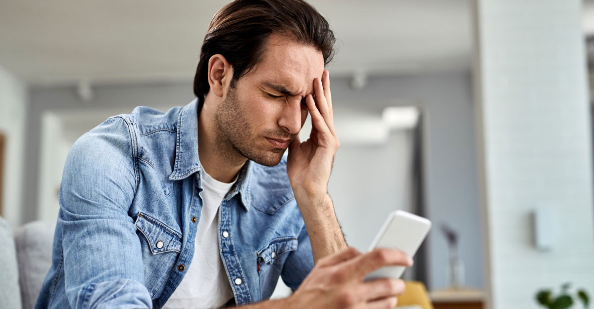 অতিরিক্ত ফোন ব্যবহারে বাড়ছে স্বাস্থ্যঝুঁকি