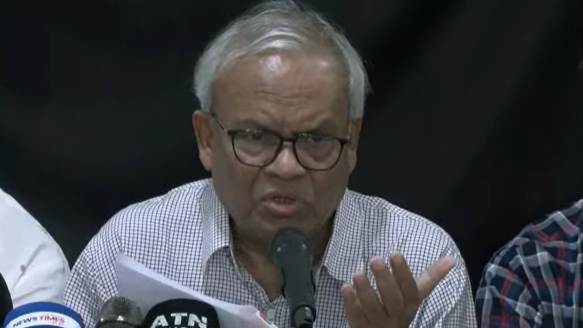 খালেদা জিয়ার অসুস্থতা কৃত্রিমভাবে তৈরি, রিজভীর অভিযোগ