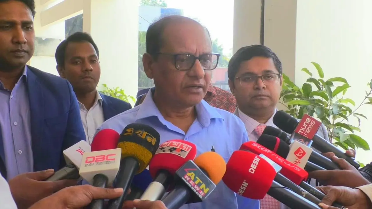 জানুয়ারির শুরুতেই সব পাঠ্যবই পাবে শিক্ষার্থীরা: গণশিক্ষা উপদেষ্টা