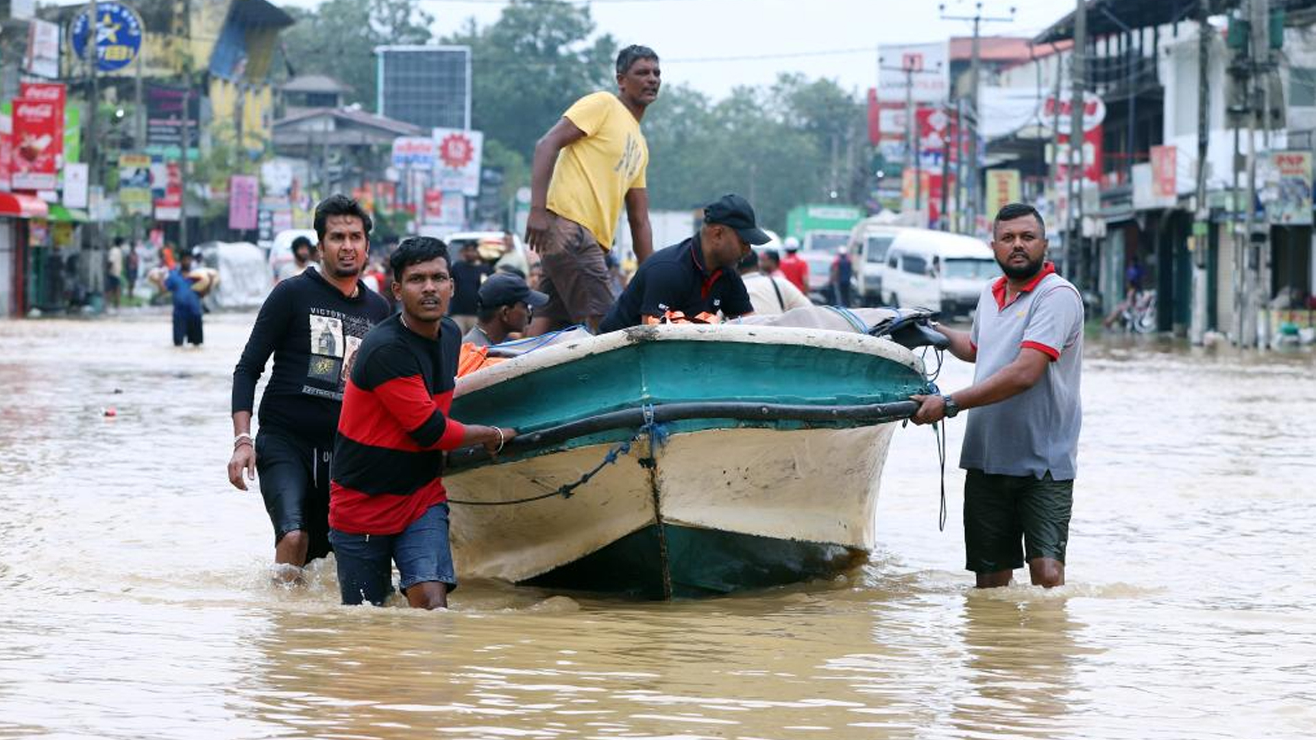 ভূমিধস-বন্যায় বিপর্যস্ত শ্রীলঙ্কায় জরুরি অবস্থা ঘোষণা