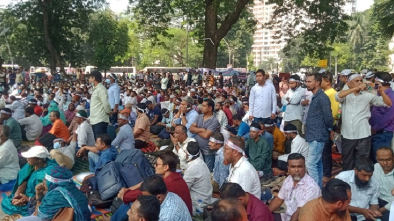 অনির্দিষ্টকালের কর্মবিরতির ঘোষণা শিক্ষকদের