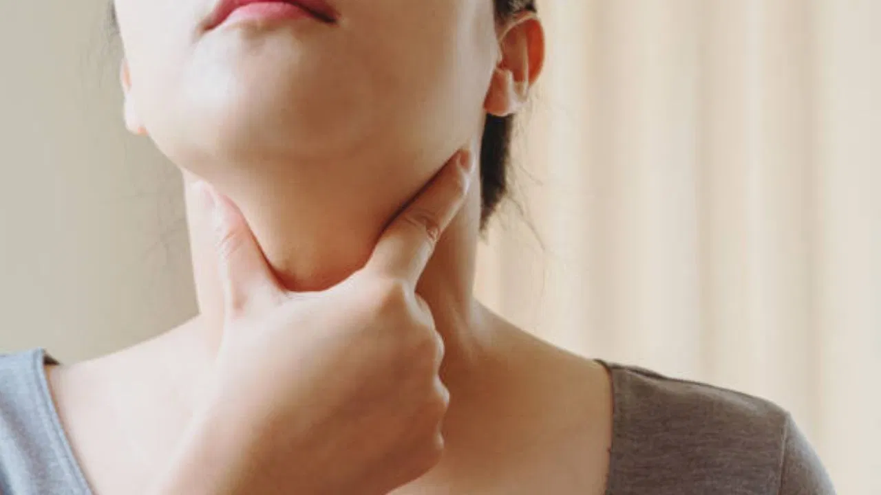 থাইরয়েডের সমস্যা? এই ১০ লক্ষণে চিনে নিন