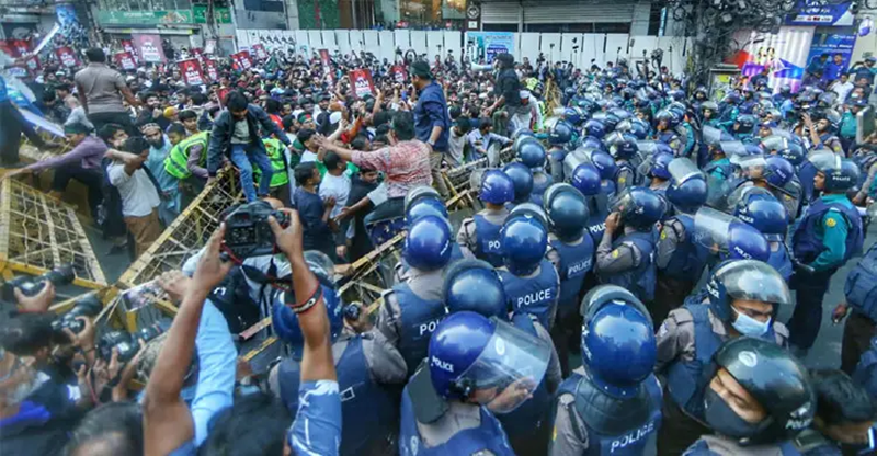 বাড্ডায় ‘লং মার্চ টু ইন্ডিয়ান হাইকমিশন’ কর্মসূচিতে পুলিশের বাধা