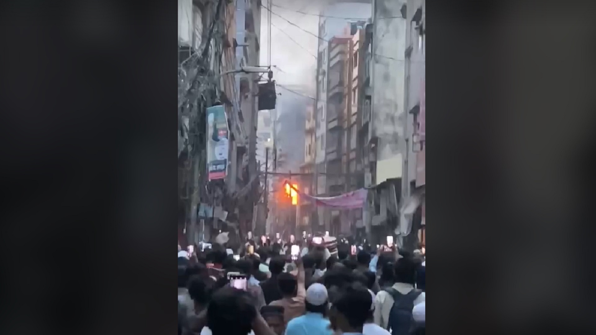 চকবাজারের আবাসিক ভবনে আগুন