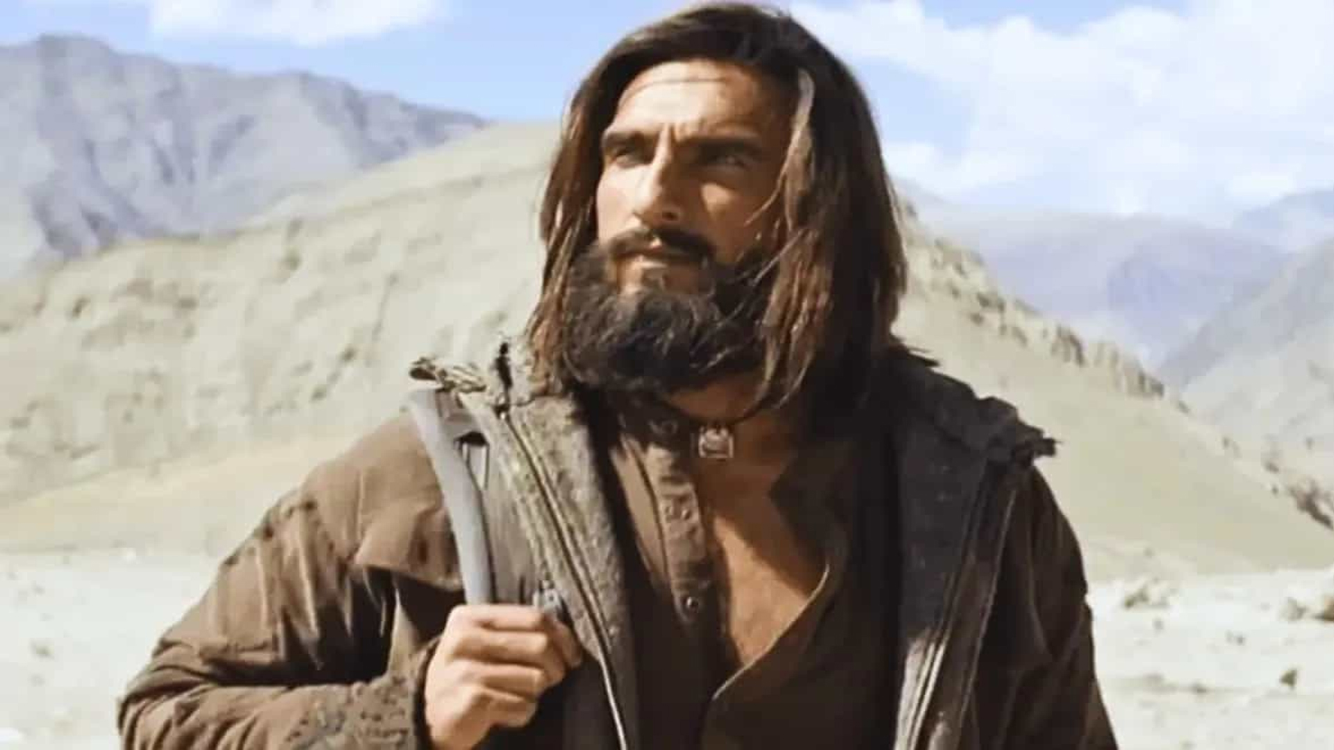 ‘ধুরন্ধর’ মুক্তি ঘিরে উত্তেজনা, অগ্রিম টিকিটে ক্রেতাদের ঢেউ