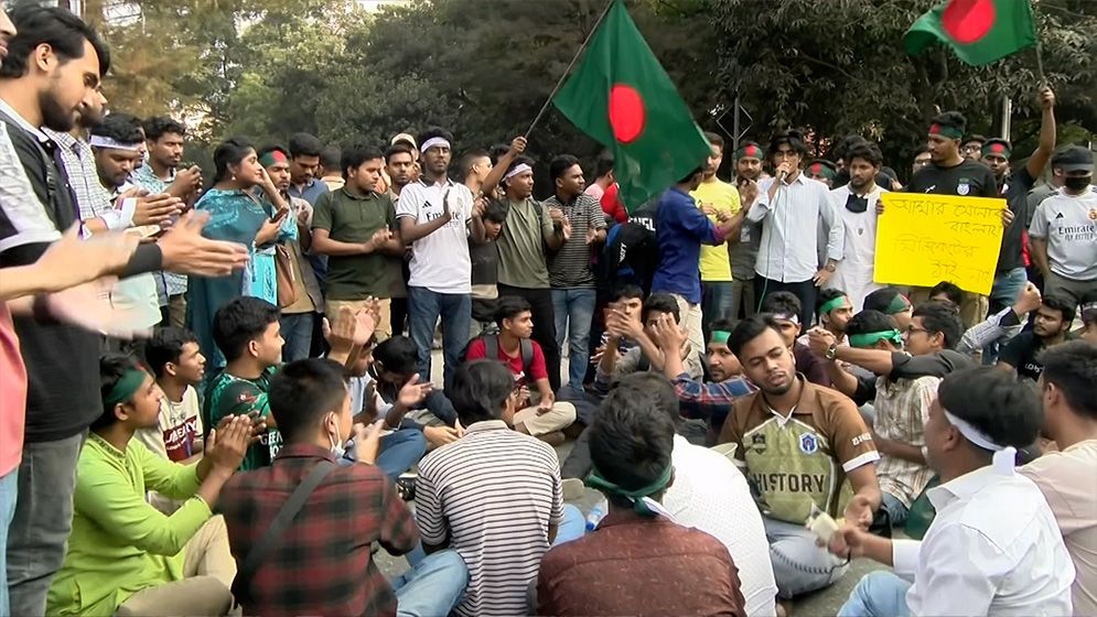 ৭ কলেজ শিক্ষার্থীদের পুনরায় সড়ক অবরোধ