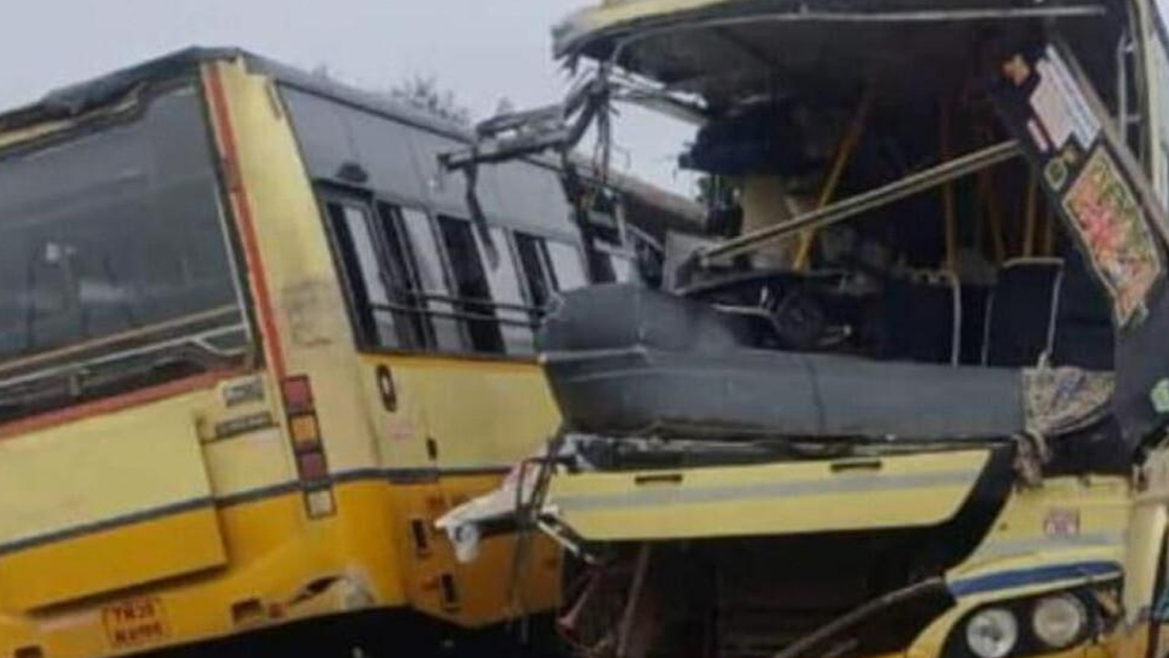 ভারতে দুই বাসের মুখোমুখি সংঘর্ষে ১১ জন নিহত