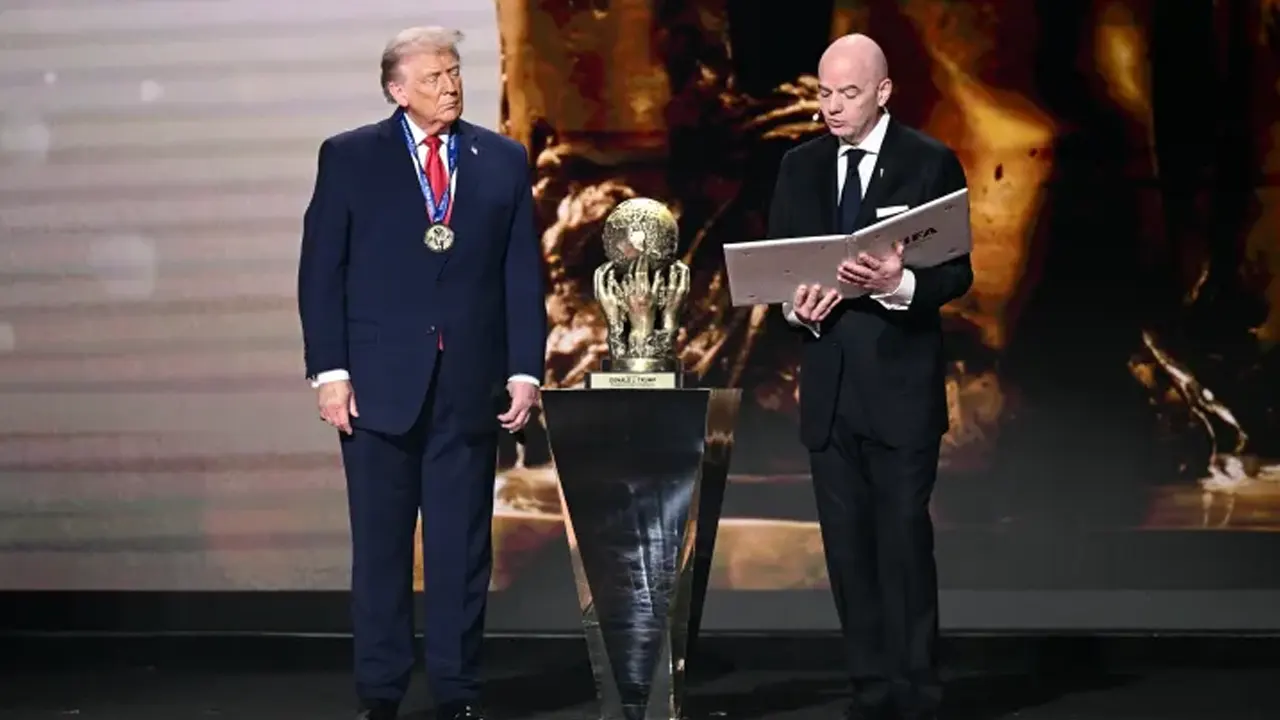 ফিফার শান্তি পুরস্কার পেলেন মার্কিন প্রেসিডেন্ট ডোনাল্ড ট্রাম্প