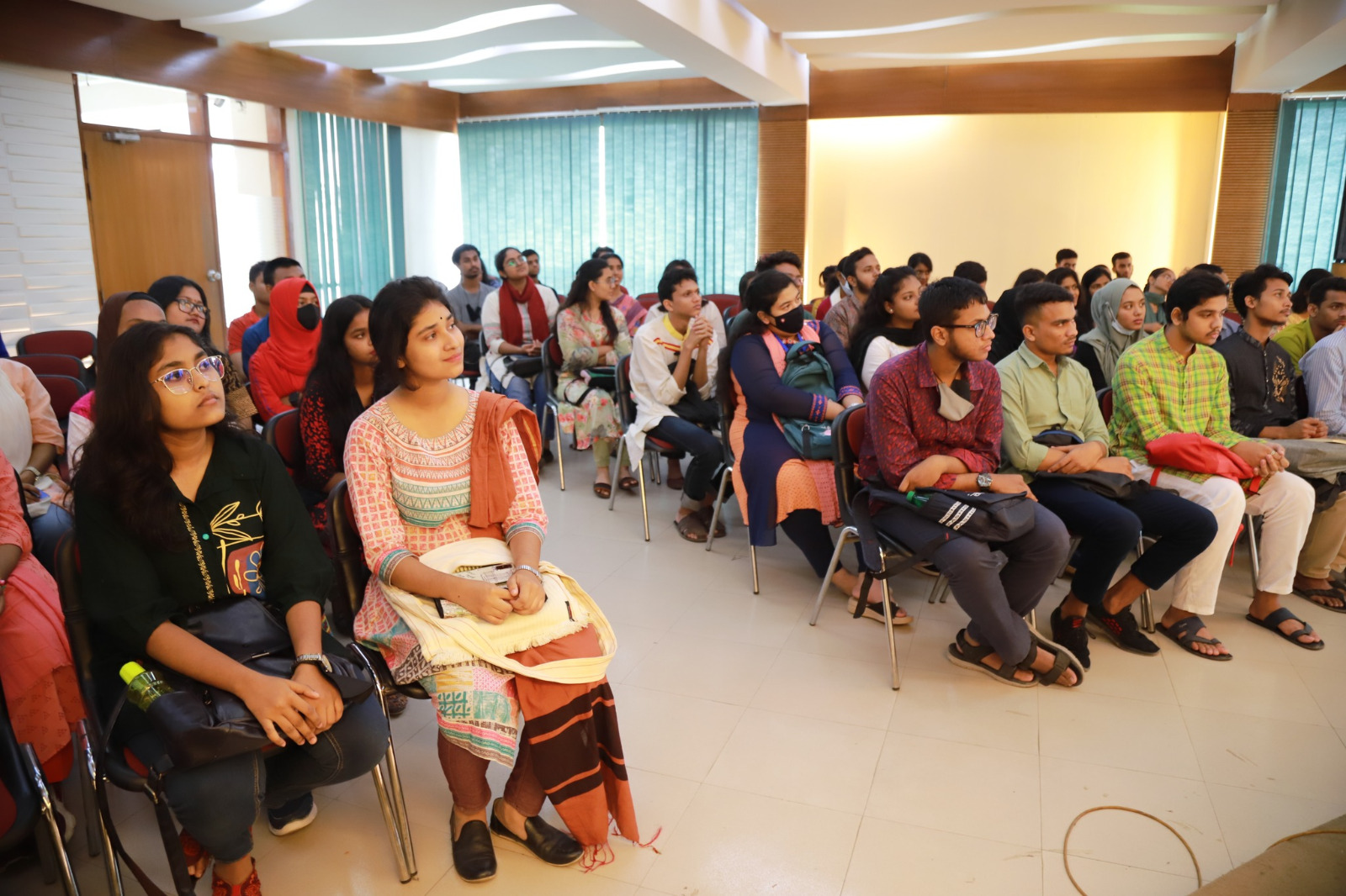 কলেজ শিক্ষার্থীদের আনন্দময় জগতে আহ্বান বিশ্বসাহিত্য কেন্দ্রের