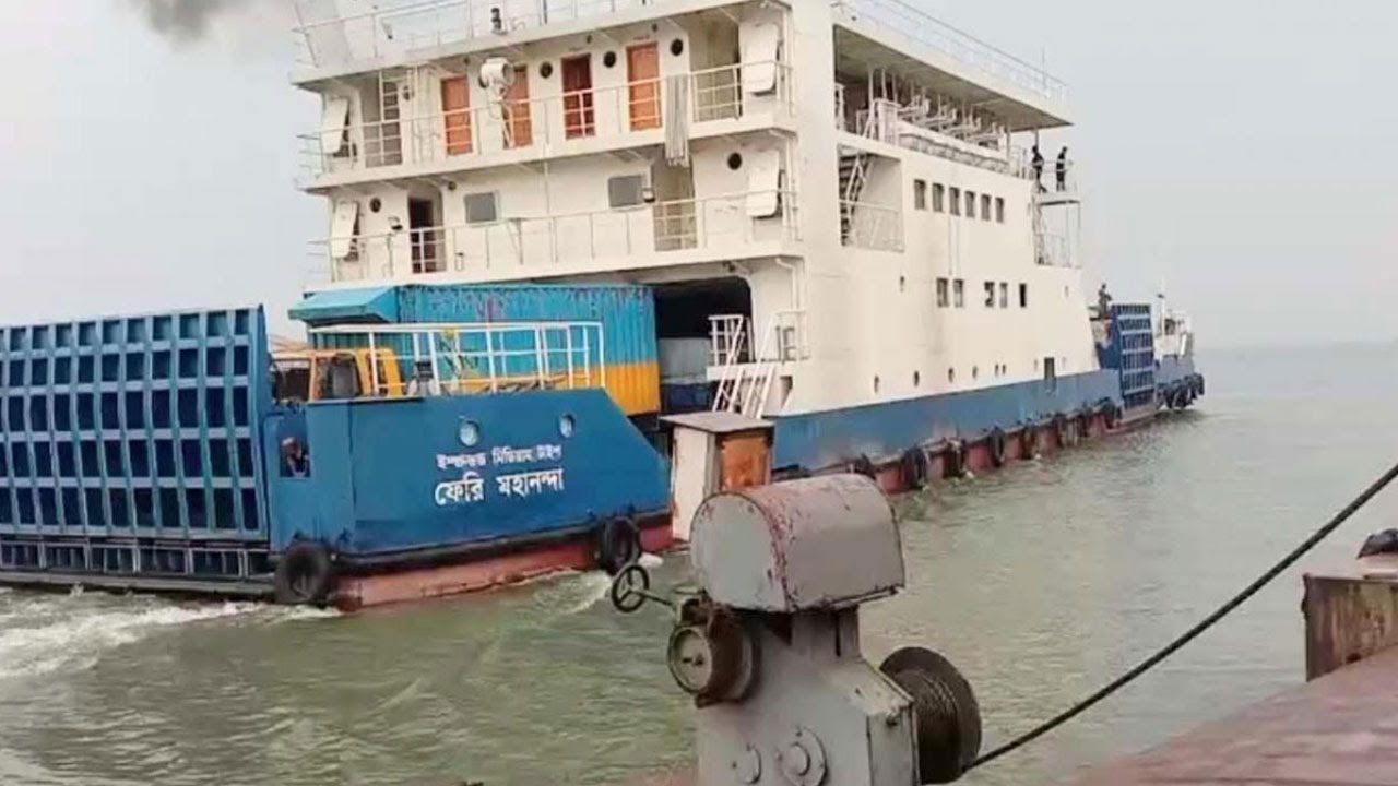 সাড়ে ৫ ঘণ্টা পর শরীয়তপুর-চাঁদপুরে ফেরি চলাচল শুরু