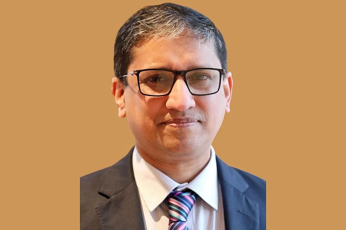 জরুরি বার্তা পেয়ে ঢাকায় এলেন দিল্লিতে নিযুক্ত হাইকমিশনার রিয়াজ হামিদুল্লাহ