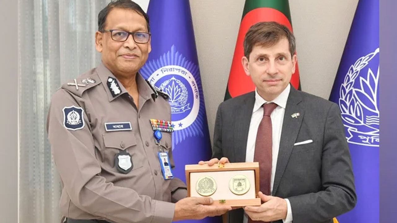 আইজিপির সঙ্গে ফ্রান্সের রাষ্ট্রদূতের সৌজন্য সাক্ষাৎ