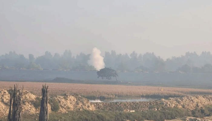 মর্টারশেল-গুলির শব্দে টেকনাফ সীমান্ত কাঁপছে