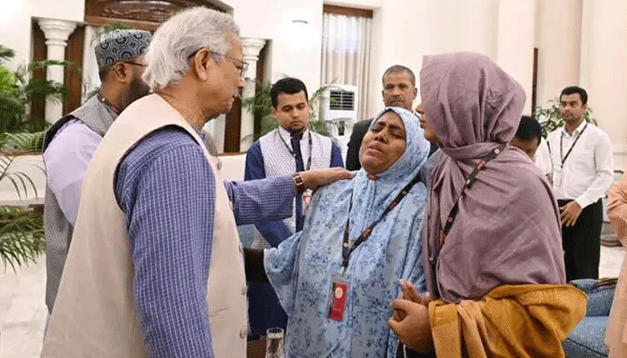 হাদির পরিবারের সঙ্গে প্রধান উপদেষ্টার সাক্ষাৎ