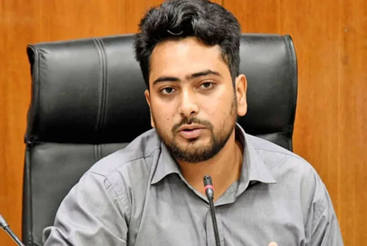 হাদিকে হত্যাচেষ্টায় আ.লীগ ও ভারতের সম্পৃক্ততা থাকতে পারে : নাহিদ ইসলাম