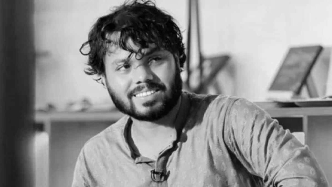 ময়নাতদন্তের জন্য সোহরাওয়ার্দী হাসপাতালের মর্গে হাদির মরদেহ