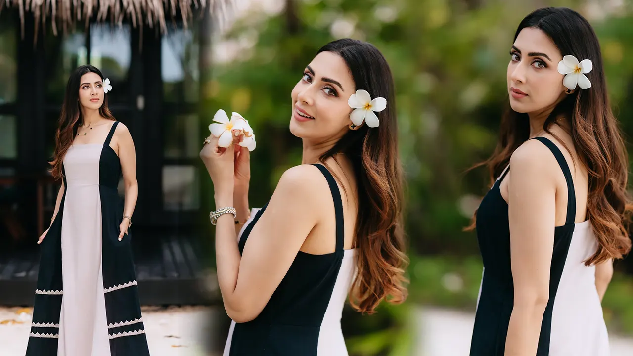 মালদ্বীপে মুগ্ধতায় মিম