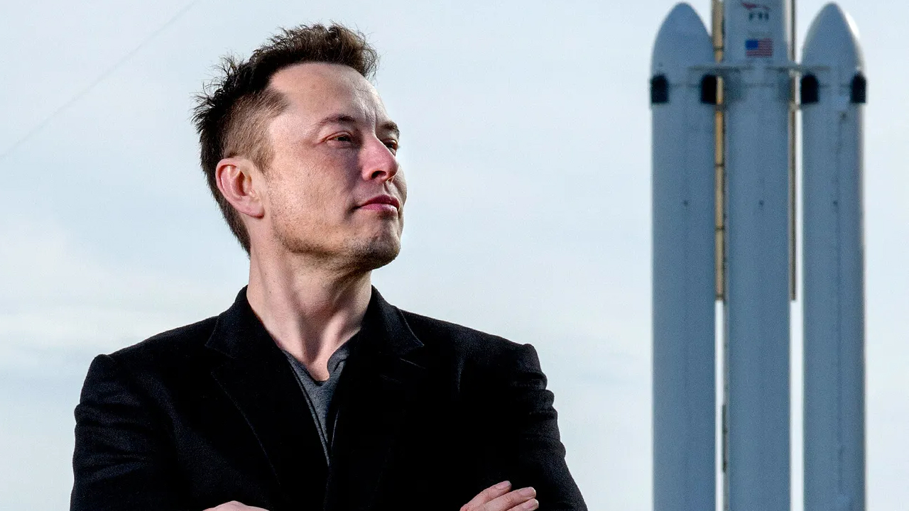 বিশ্বে প্রথম ৭০০ বিলিয়ন ডলারের সম্পদের মালিক ইলন মাস্ক