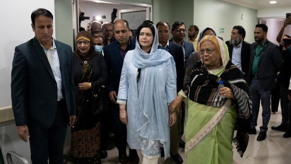 শাশুড়ি খালেদা জিয়ার খোঁজ নিতে আবারও হাসপাতালে জোবাইদা রহমান