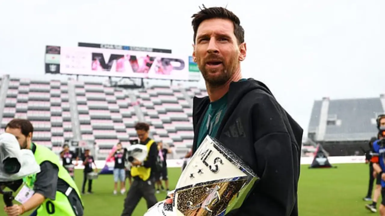 মেসির আগমন ঘিরে উন্মাদনায় পুরো কলকাতা শহর