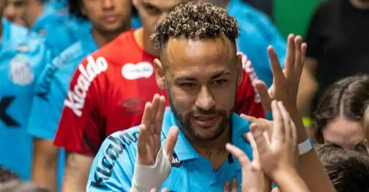 হ্যাটট্রিক করে সান্তোসের বিপদ কাটালেন নেইমার