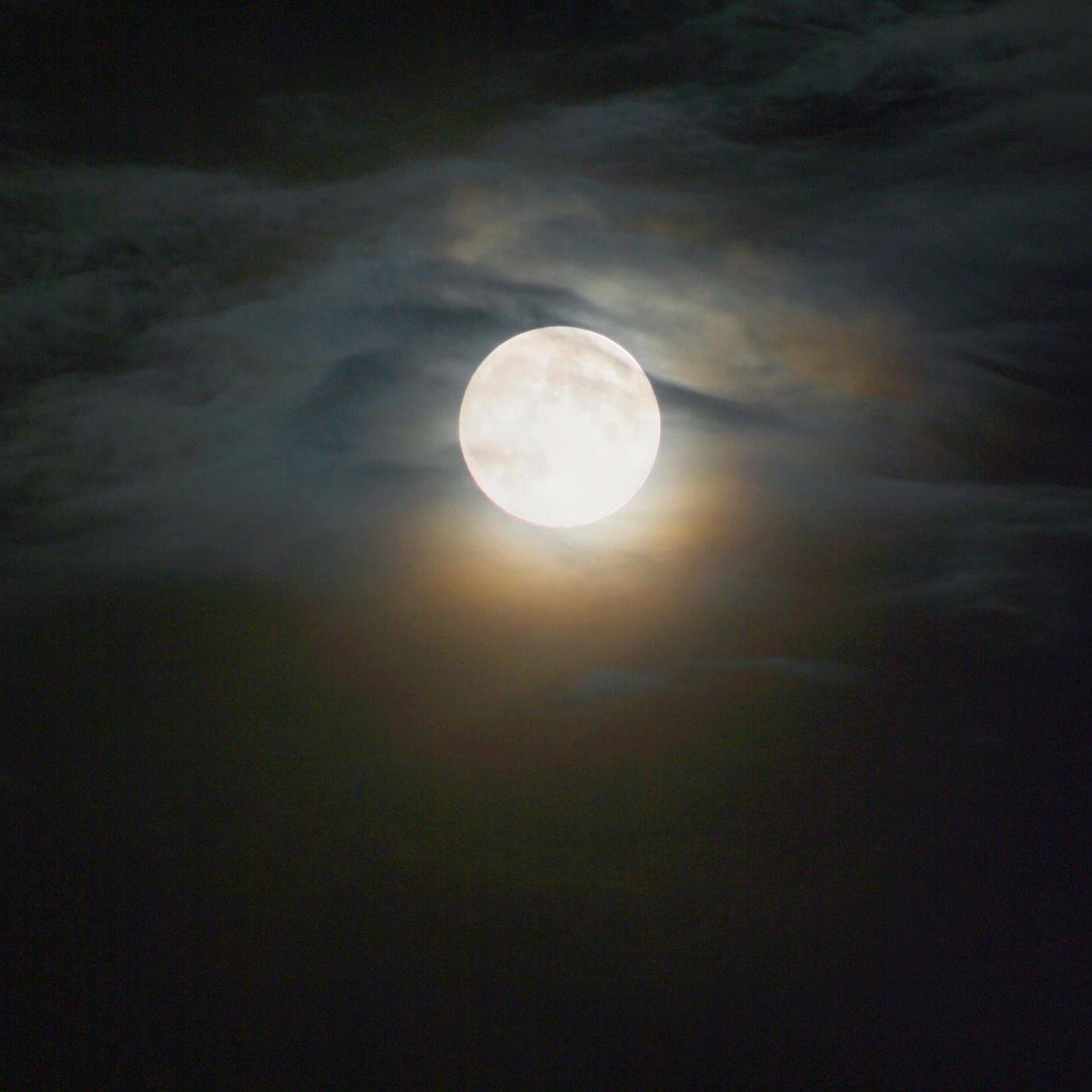 আজ ২০২৫ সালের শেষ পূর্ণিমা