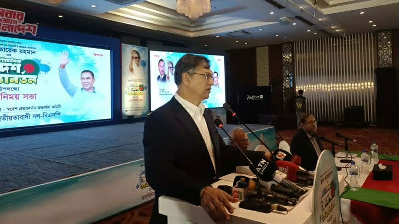 প্রথম আলো-ডেইলি স্টারে হামলা জাতির জন্য লজ্জার : সালাহউদ্দিন আহমেদ