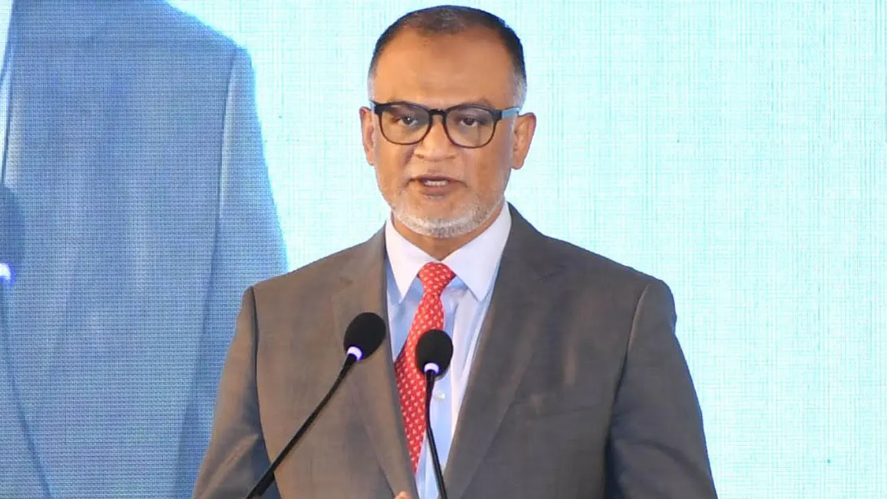 ভোজ্যতেলের দাম বাড়ানোয় ব্যবসায়ীদের বিরদ্ধে ব্যবস্থা নেওয়া হবে : বাণিজ্য উপদেষ্টা