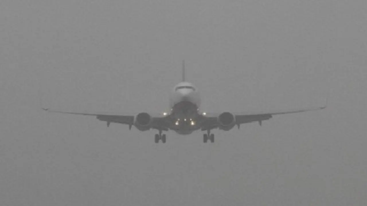 কুয়াশার কারণে ঢাকায় নামতে পারেনি আন্তর্জাতিক ৮ ফ্লাইট