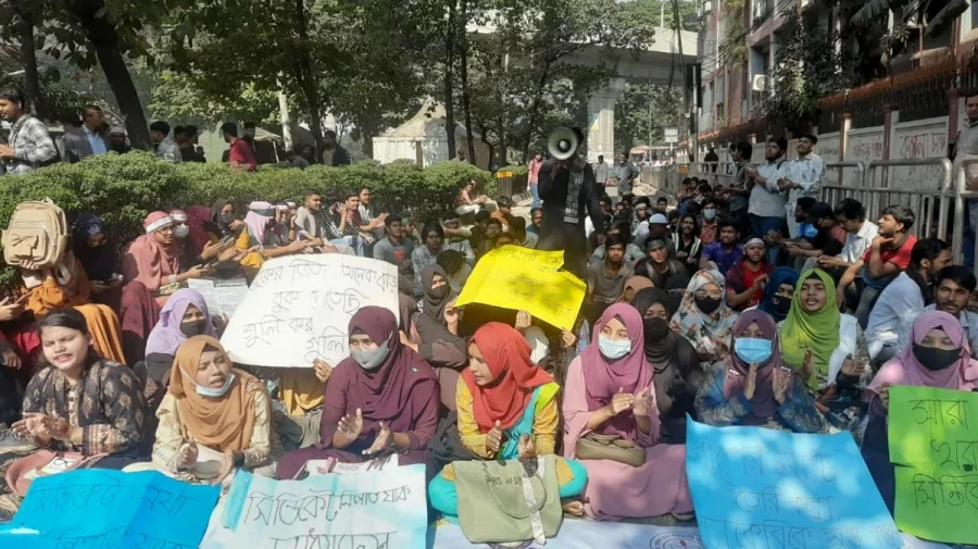 দাবি পূরণ না হলে আন্দোলন চালিয়ে যাওয়ার হুঁশিয়ারি সাত কলেজের শিক্ষার্থীদের