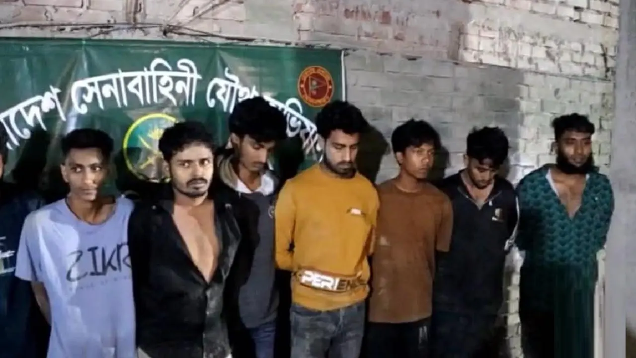 সেনাবাহিনীর অভিযানে দেশীয় অস্ত্রসহ কিশোর গ্যাংয়ের ১১ সদস্য আটক