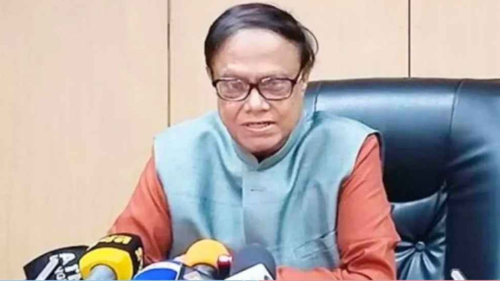 আর্থিক সীমাবদ্ধতায় একযোগে সব ব্যাংক সংস্কার সম্ভব নয়: গভর্নর