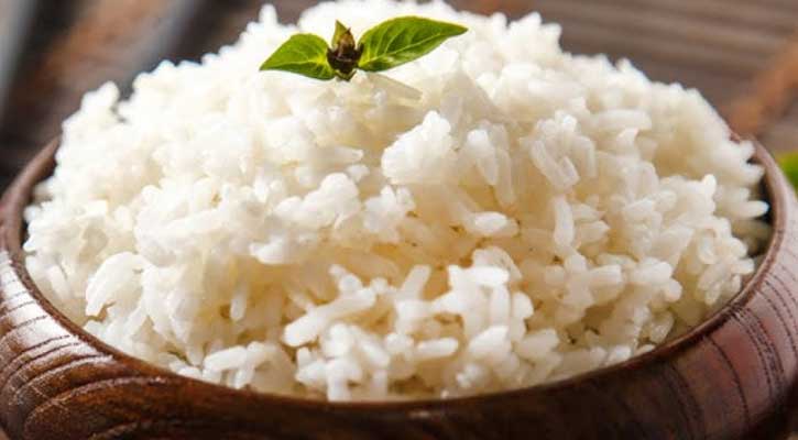 ফ্রিজের ভাত বারবার গরম করছেন? চিকিৎসকদের সতর্কবার্তা