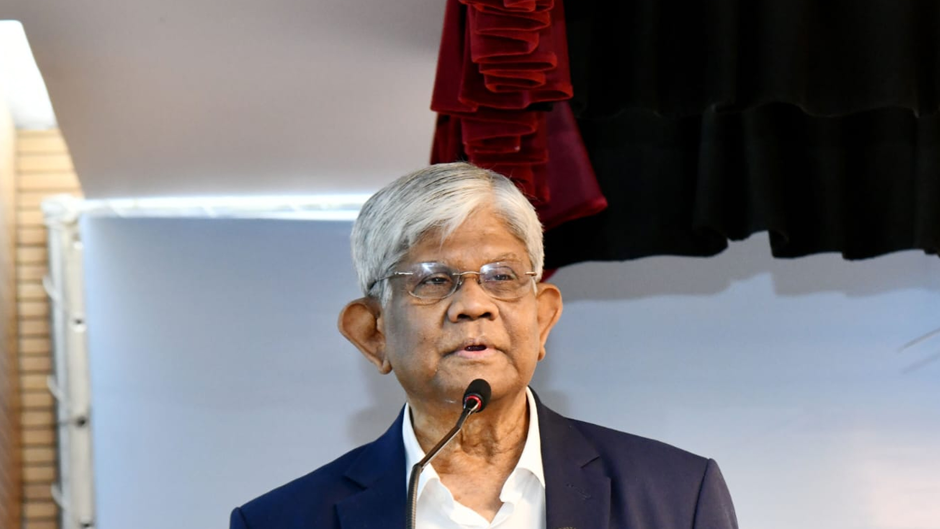 পে-স্কেল নিয়ে সরকারি চাকরিজীবীদের বড় সুখবর দিলেন অর্থ উপদেষ্টা