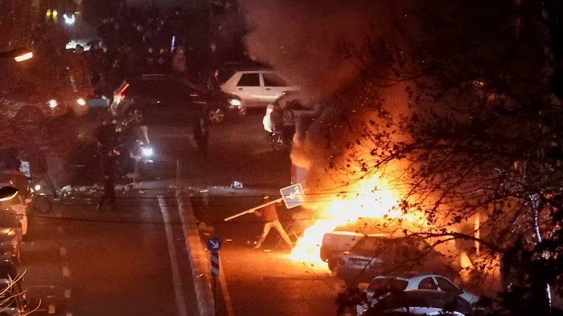 ইরানে বিক্ষোভে ২০০০ মানুষ নিহত : দাবি সরকারি কর্মকর্তার