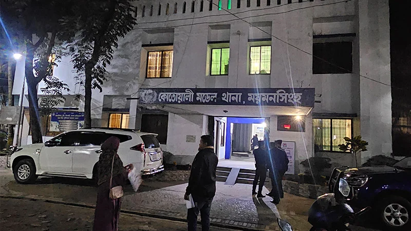 আসামি ধরতে গিয়ে হামলার শিকার ৫ পুলিশ সদস্য